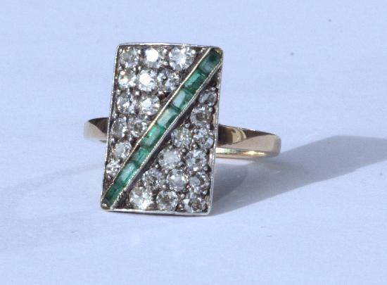 ANTIQUE DIAMOND AND EMERALD ENGAGEMENT RING
