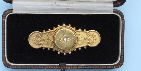 ANTIQUE DIAMOND AND PEARL BAR BROOCH