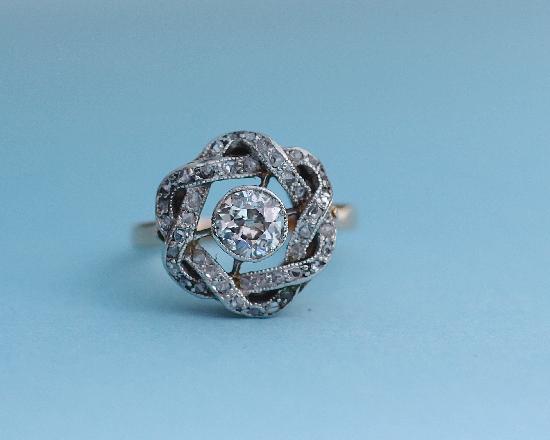 ANTIQUE FRENCH DIAMOND ENGAGEMENT RING.