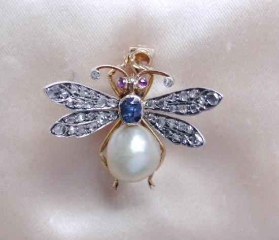 ANTIQUE NATURAL PEARL AND DIAMOND BEE PENDANT