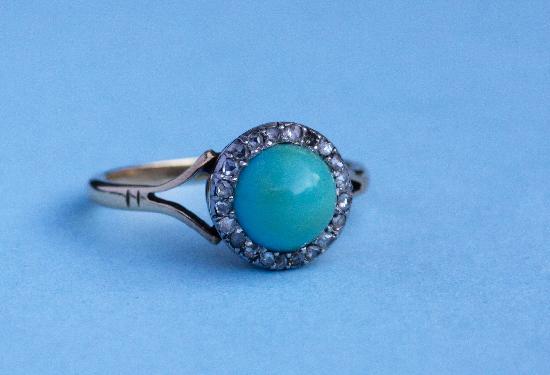 ANTIQUE TURQUOISE AND DIAMOND CLUSTER RING