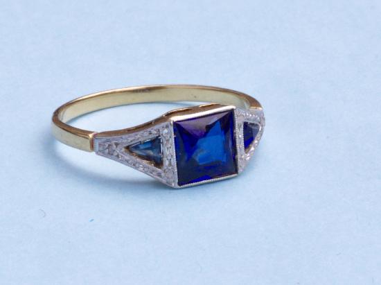 ART DECO FRENCH SAPPHIRE AND DIAMOND ENGAGEMENT RING