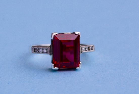 ART DECO RED STONE COCKTAIL RING 