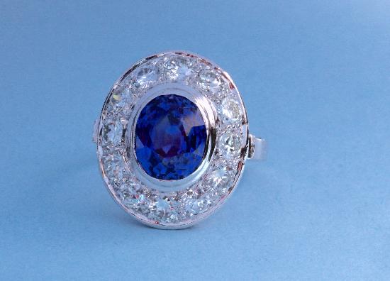 BEAUTIFUL FRENCH SAPPHIRE AND DIAMOND ENGAGEMENT RING.