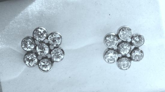 DIAMOND DAISY CLUSTER EARRINGS. CIRCA 1920s