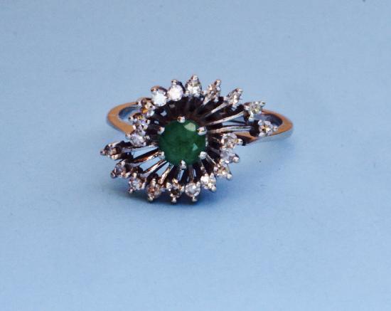 EMERALD AND DIAMOND VINTAGE ENGAGEMENT RING.