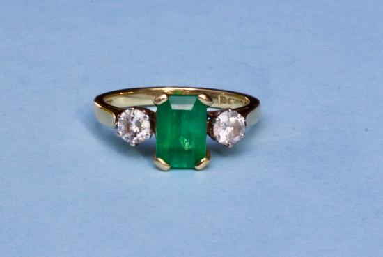 EMERALD AND DIAMOND VINTAGE ENGAGEMENT RING