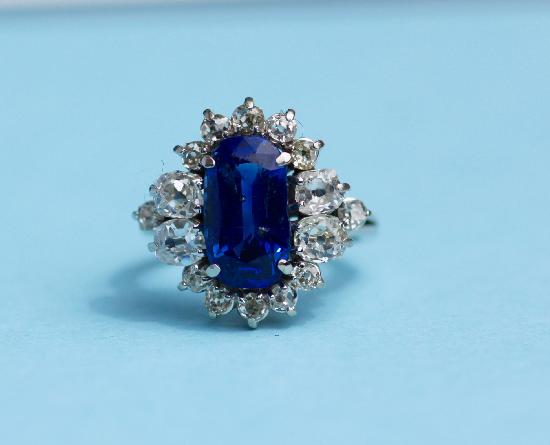FABULOUS CERTIFICATED SAPPHIRE AND DIAMOND FRENCH RING