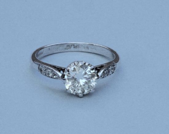 GOOD QUALITY DIAMOND SOLITAIRE ENGAGEMENT RING