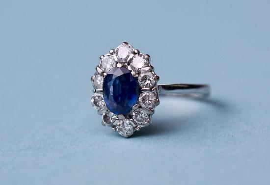 LOVELY SAPPHIRE AND DIAMOND CLUSTER ENGAGEMENT RING
