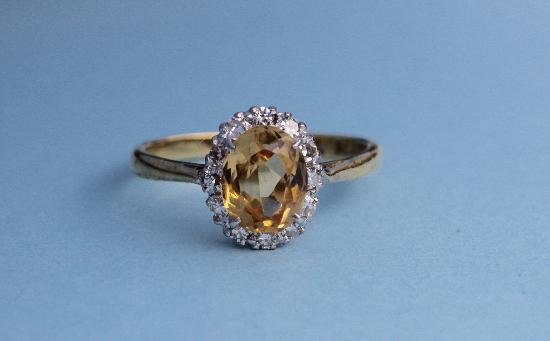 PRETTY TOPAZ AND DIAMOND ENGAGEMENT RING VINTAGE