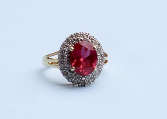 RED STONE AND DIAMOND CLUSTER RING