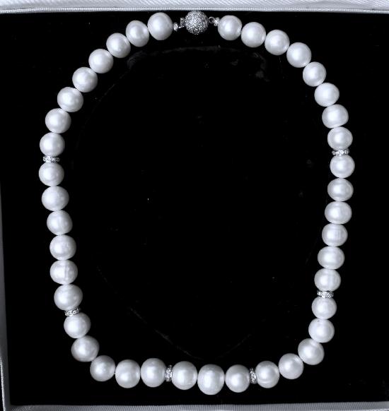 SOUTH SEA WHITE PEARLS AND DIAMOND NECKLACE