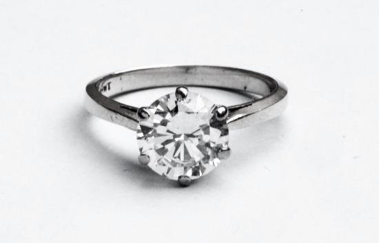 STUNNING 2CT BRILLIANT-CUT SOLITAIRE ENGAGEMENT RING. 