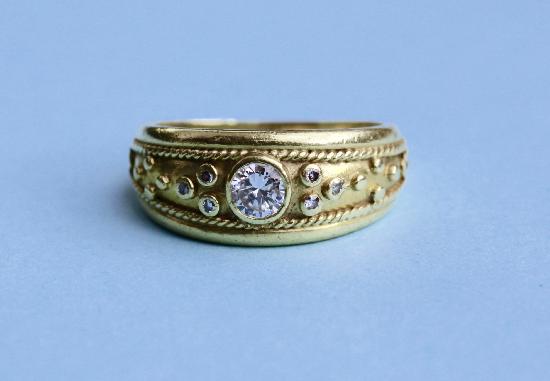 STYLISH COMTEMPARY DIAMOND BAND RING 