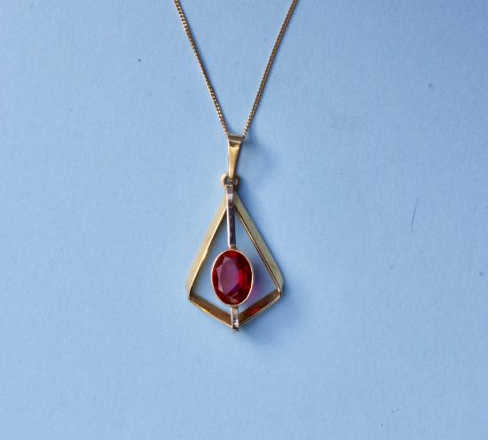 STYLISH RED STONE PENDANT AND CHAIN