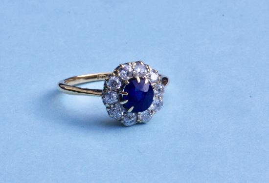 VINTAGE SAPPHIRE AND DIAMOND CLUSTER ENGAGEMENT RING