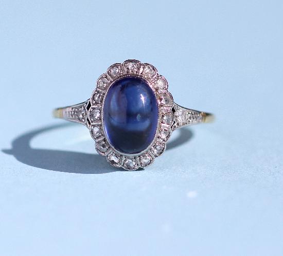 VINTAGE SAPPHIRE AND DIAMOND ENGAGEMENT RING 