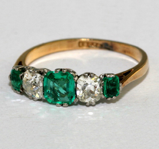 Emerald stone diamond engagement rings