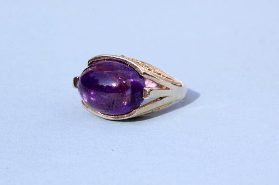   VINTAGE AMETHYST CABOUCHON RING
