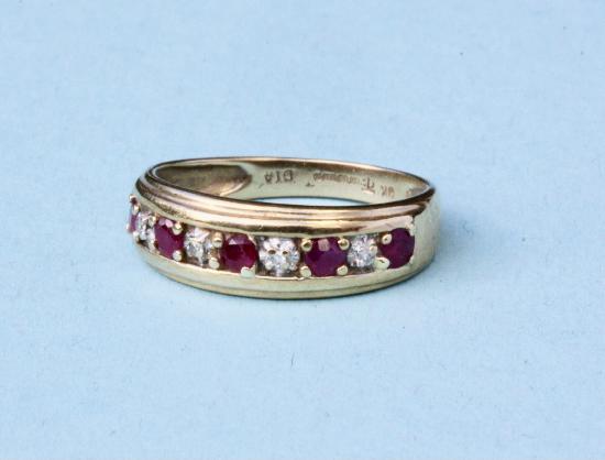  VINTAGE RUBY AND DIAMOND RING