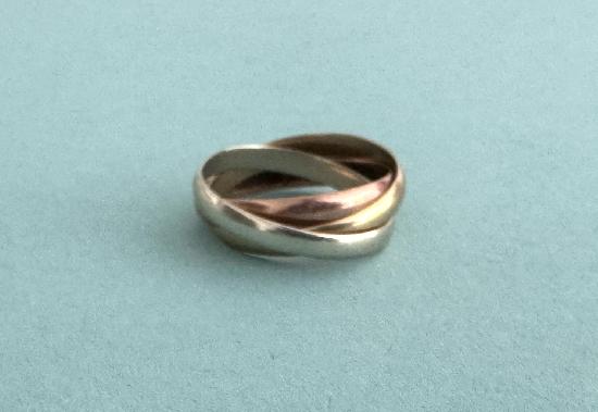 A TRICOLOUR WEDDING RING