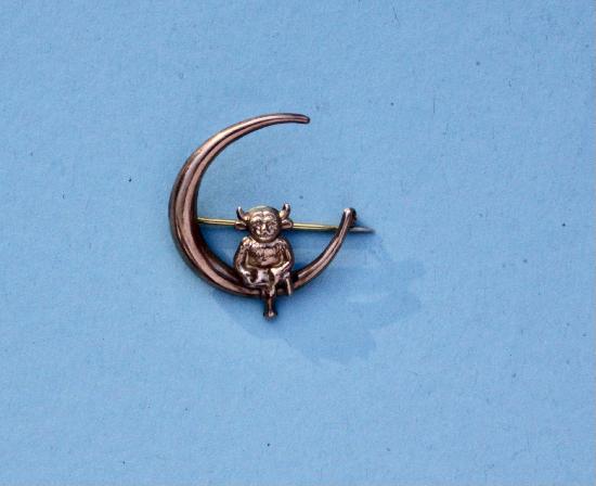 A VICTORIAN LINCOLN IMP BROOCH.