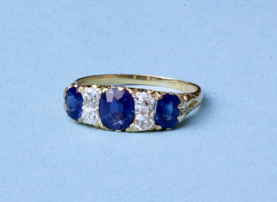 ANTIQUE SAPPHIRE AND DAIMOND ENGAGEMENT RING