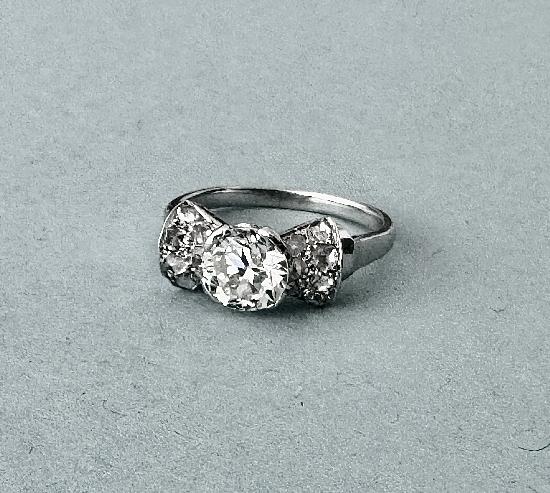 ART DECO PLATINUM BOW ENGAGEMENT RING