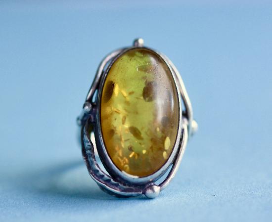 ART NOUVEAU LARGE AMBER AND SILVER RING