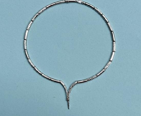 ATTRACTIVE WHITE GOLD CHOKER NECKLACE 