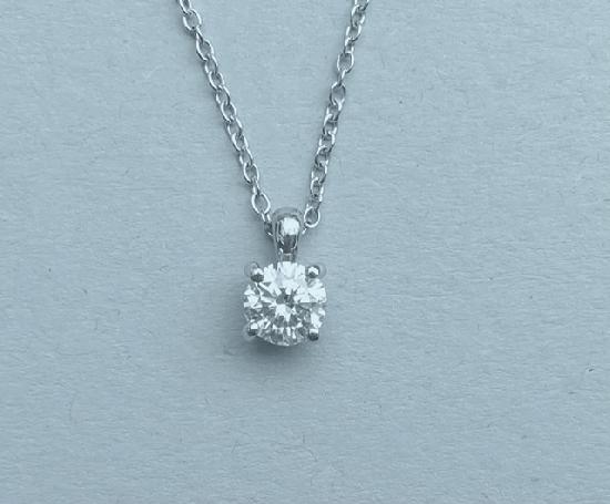 BEAUTIFUL DIAMOND SOLITAIRE PENDANT