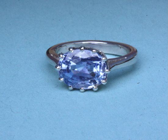 BEAUTIFUL LARGE SOLITAIRE SAPPHIRE RING
