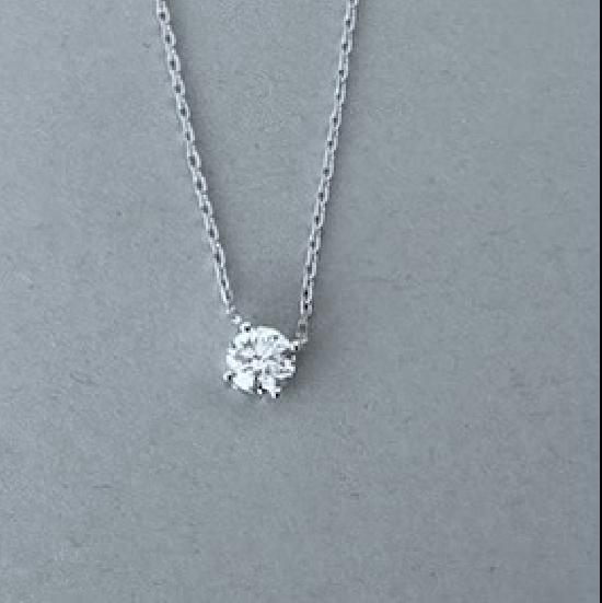 BEAUTIFUL SOLITAIRE DIAMOND PENDANT