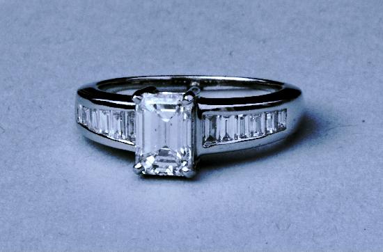 CERTIFICATED QUALITY EMERALD-CUT DIAMOND ENGAGEMENT RING
