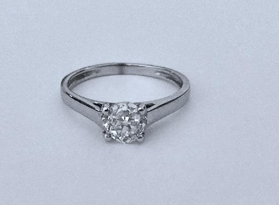 CHARMING OLD-CUT DIAMOND ENGAGEMENT RING