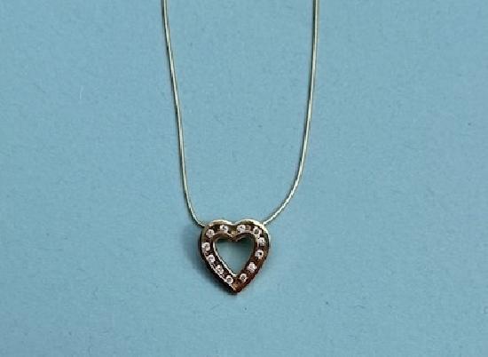 DELIGHTFUL DIAMOND HEART NECKLACE