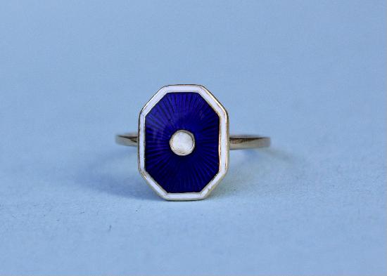 EDWARDIAN BLUE ENAMEL PINKIE RING.