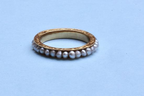 EDWARDIAN GOLD AND SEED PEARL FULL ETERNITY RING