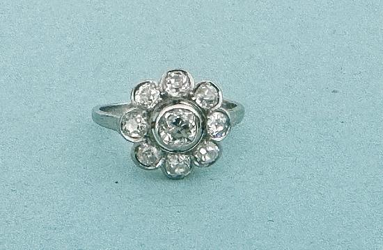 EDWARDIAN PLATINUM DIAMOND DAISY RING