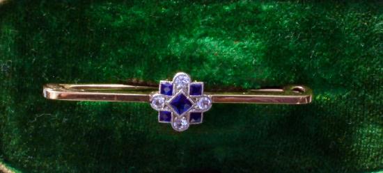 EDWARDIAN SAPPHIRE AND DIAMOND BAR BROOCH