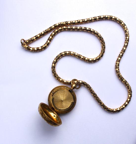 FABULOUS ANTIQUE GOLD SOVEREIGN HOLDER AND CHAIN