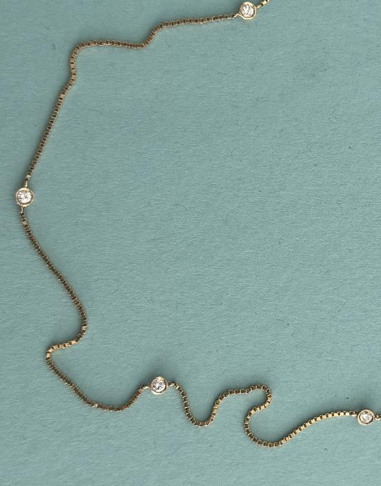 GOLD NECK CHAIN WITH DIAMONDS. 