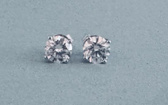 GOOD QUALITY DIAMOND STUDS