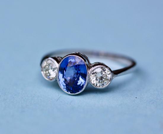 GORGEOUS  SAPPHIRE AND DIAMOND ENGAGEMENT RING