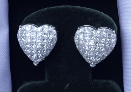 GORGEOUS DIAMOND HEART EARRINGS