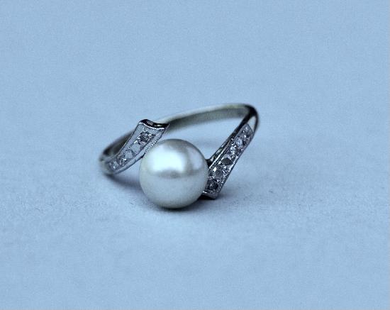 LOVELY PEARL AND DIAMOND RING
