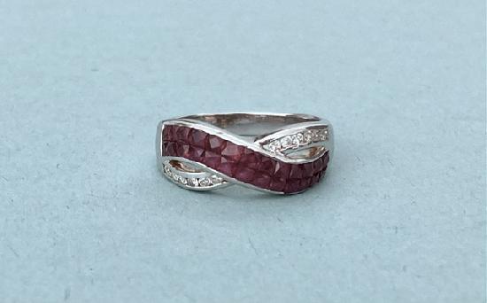 PRETTY RUBY AND DIAMOND RING