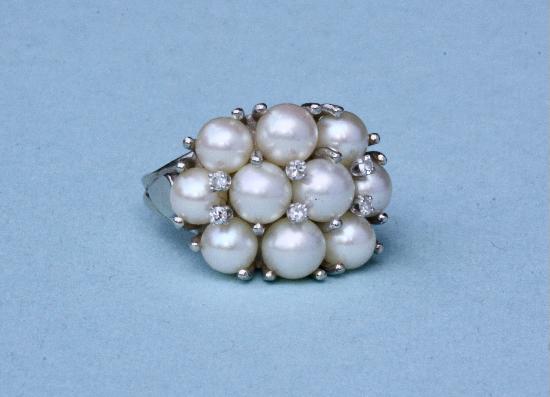 RETRO PEARL AND DIAMOND COCKTAIL RING. 