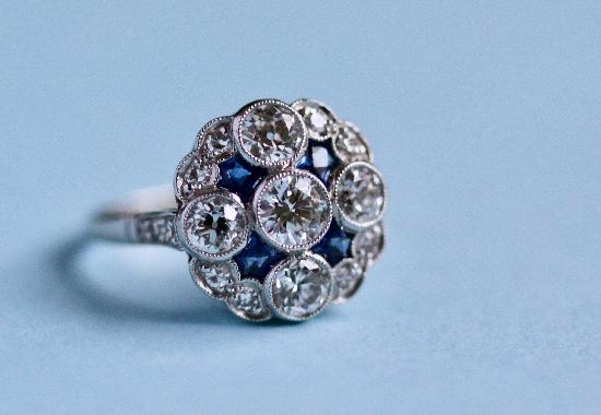 SAPPHIRE AND DIAMOND CLUSTER ENGAGEMENT RING.